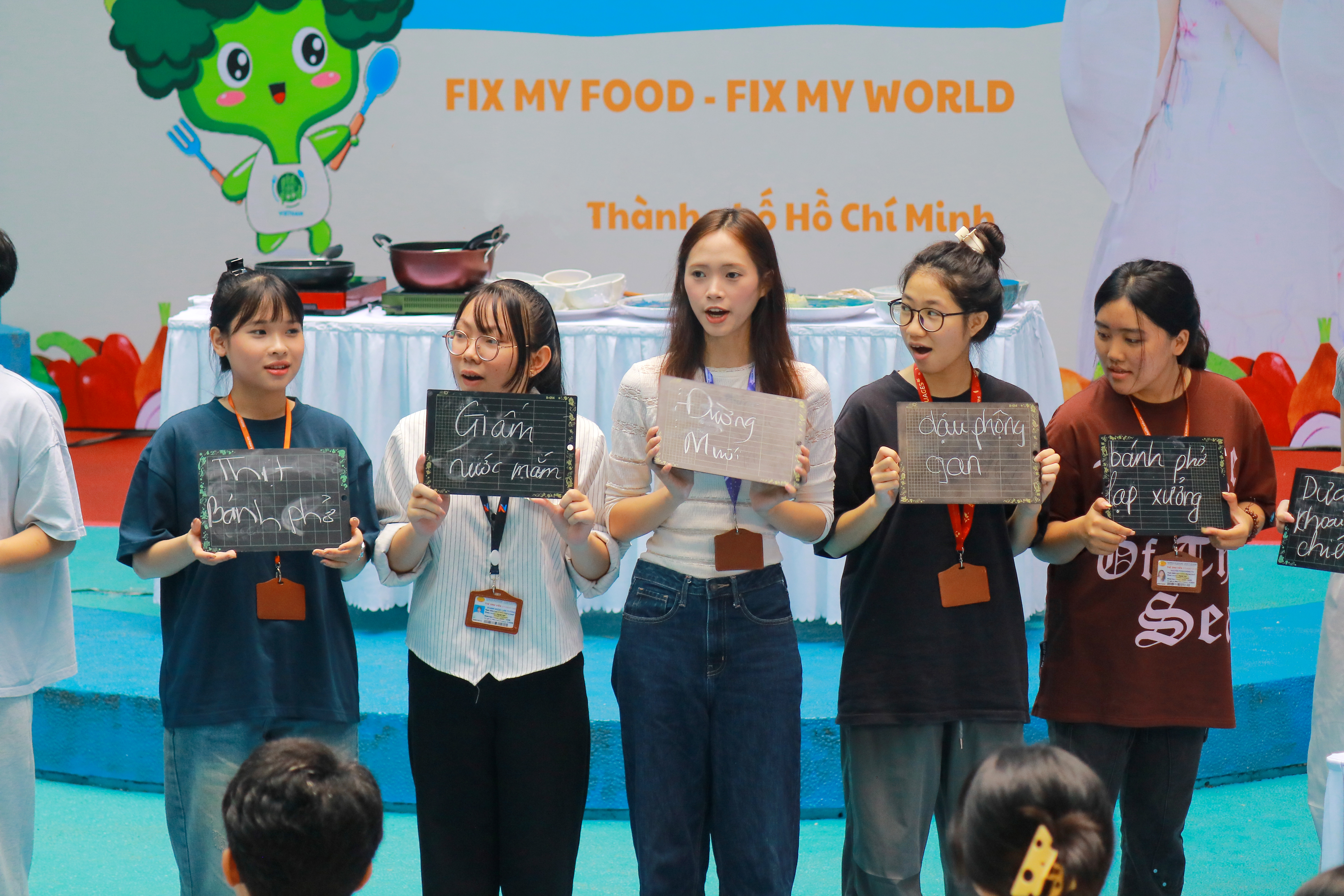 HUFLITers giải mã ẩm thực truyền thống cùng Workshop Fix My Food và Miss World Việt Nam 2019 Lương Thùy Linh!