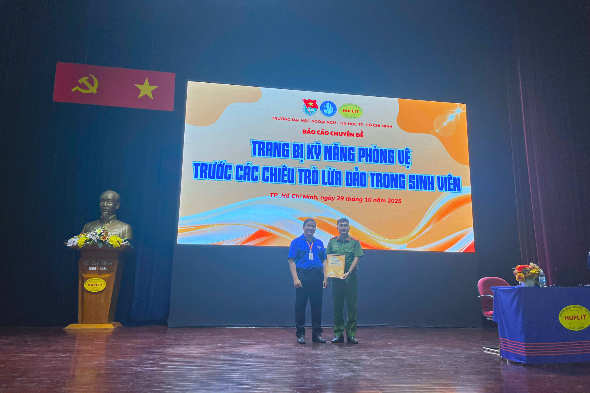 Báo cáo chuyên đề “Trang bị kỹ năng phòng vệ trước các chiêu trò lừa đảo trong sinh viên”