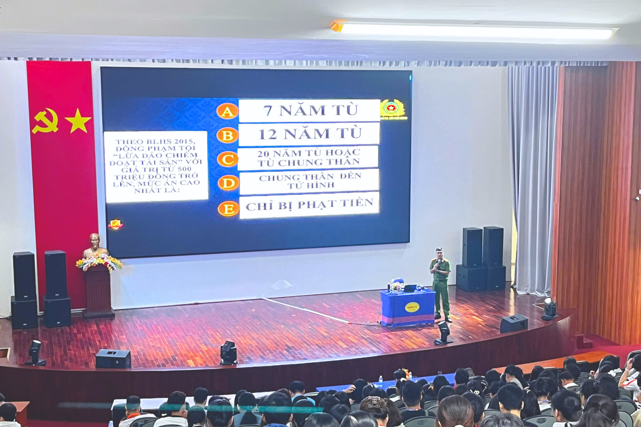 Báo cáo chuyên đề “Trang bị kỹ năng phòng vệ trước các chiêu trò lừa đảo trong sinh viên”