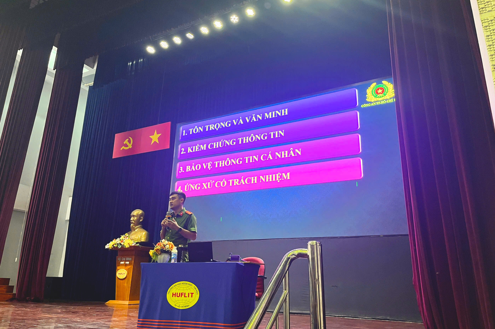 Báo cáo chuyên đề “Trang bị kỹ năng phòng vệ trước các chiêu trò lừa đảo trong sinh viên”