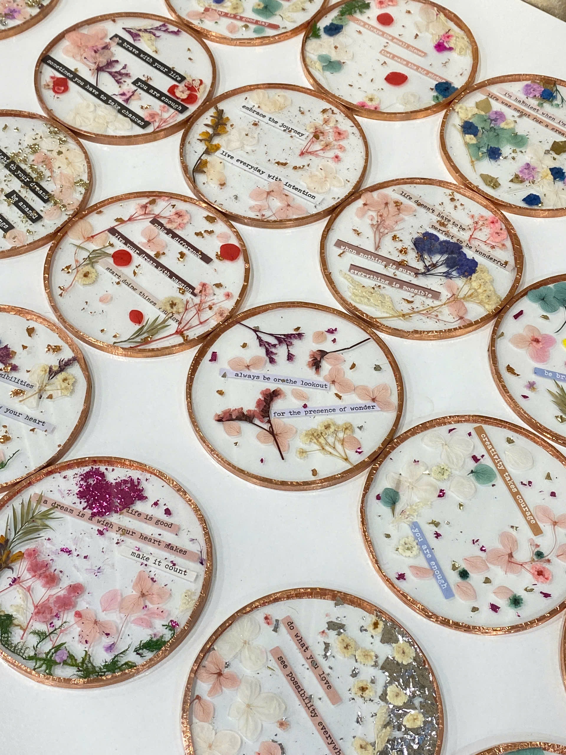 Sinh viên Khoa Quan hệ Quốc tế & Truyền thông tổ chức Hoạt động “Everbloom” Chào mừng Ngày Nhà giáo Việt Nam 20/11