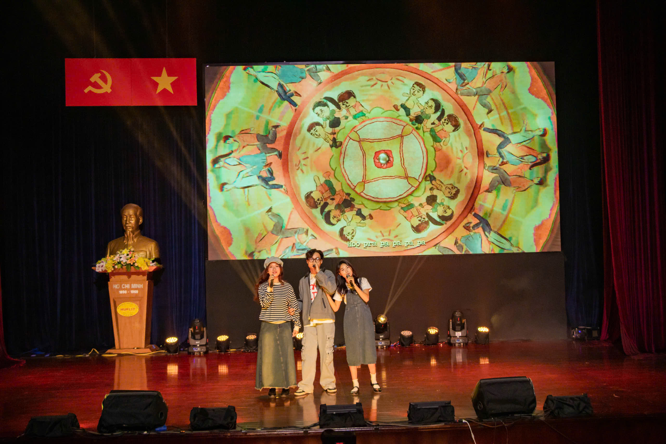 Sinh viên khoa Du lịch - Khách sạn HUFLIT gửi “Giai điệu Tri ân” đến “Những người lái đò thầm lặng”