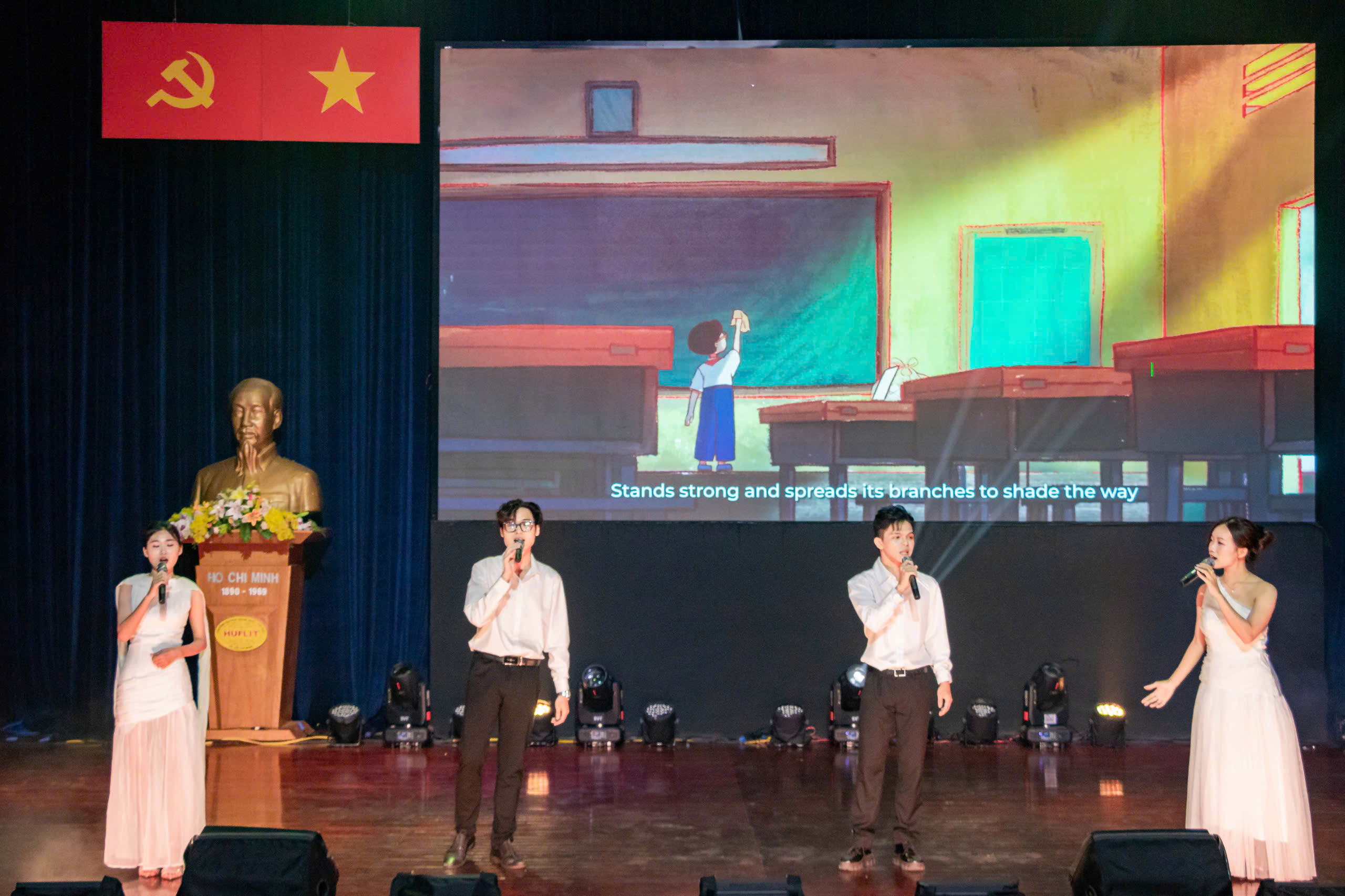 Sinh viên khoa Du lịch - Khách sạn HUFLIT gửi “Giai điệu Tri ân” đến “Những người lái đò thầm lặng”