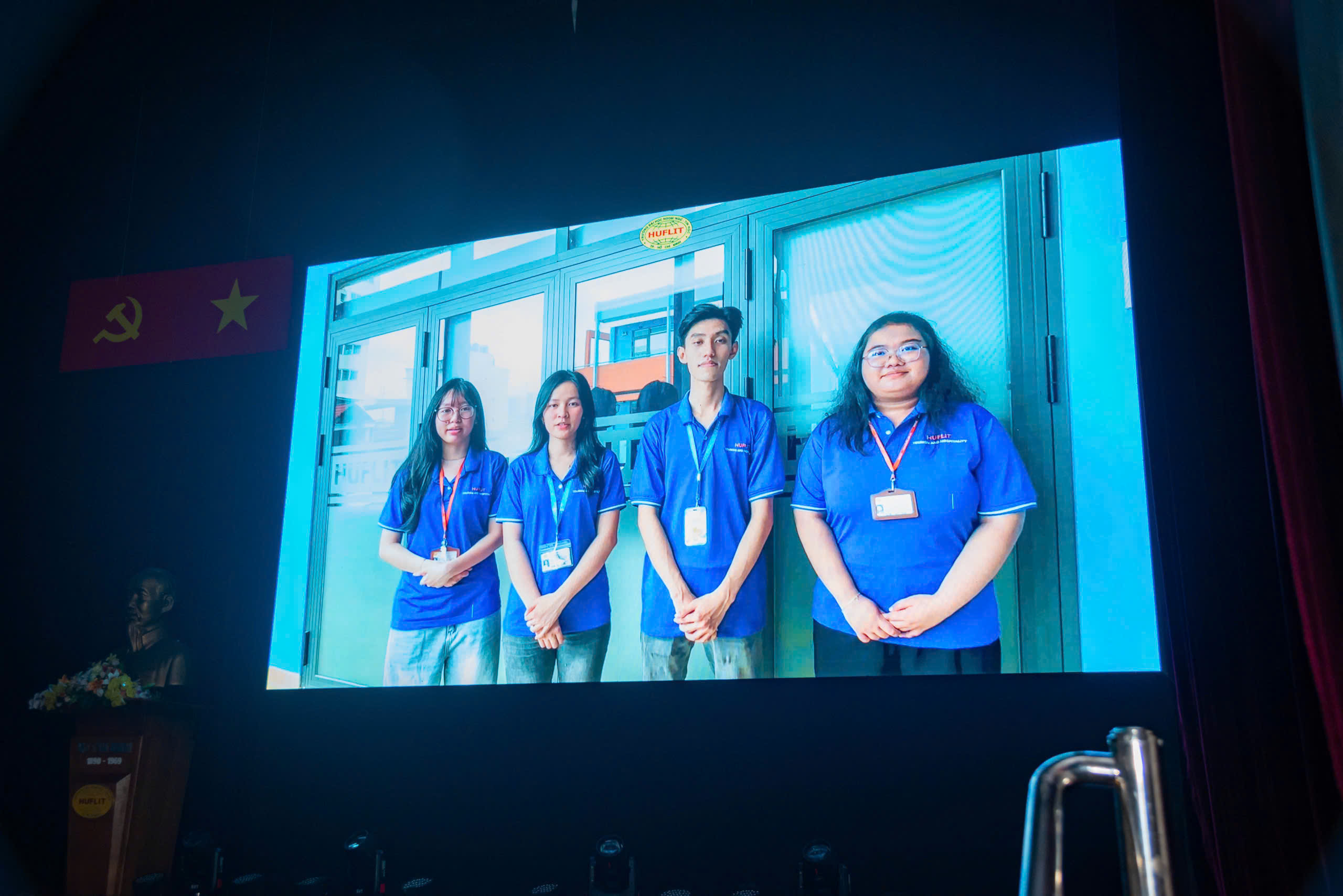 Sinh viên khoa Du lịch - Khách sạn HUFLIT gửi “Giai điệu Tri ân” đến “Những người lái đò thầm lặng”