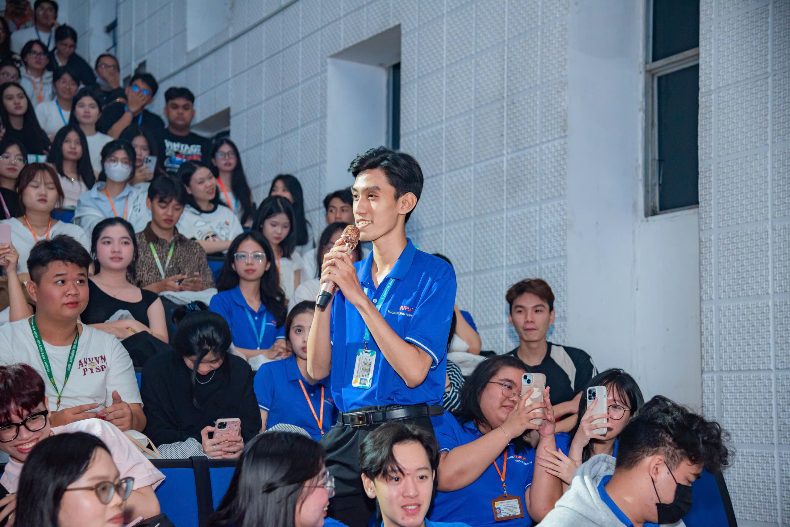 Sinh viên khoa Du lịch - Khách sạn HUFLIT gửi “Giai điệu Tri ân” đến “Những người lái đò thầm lặng”