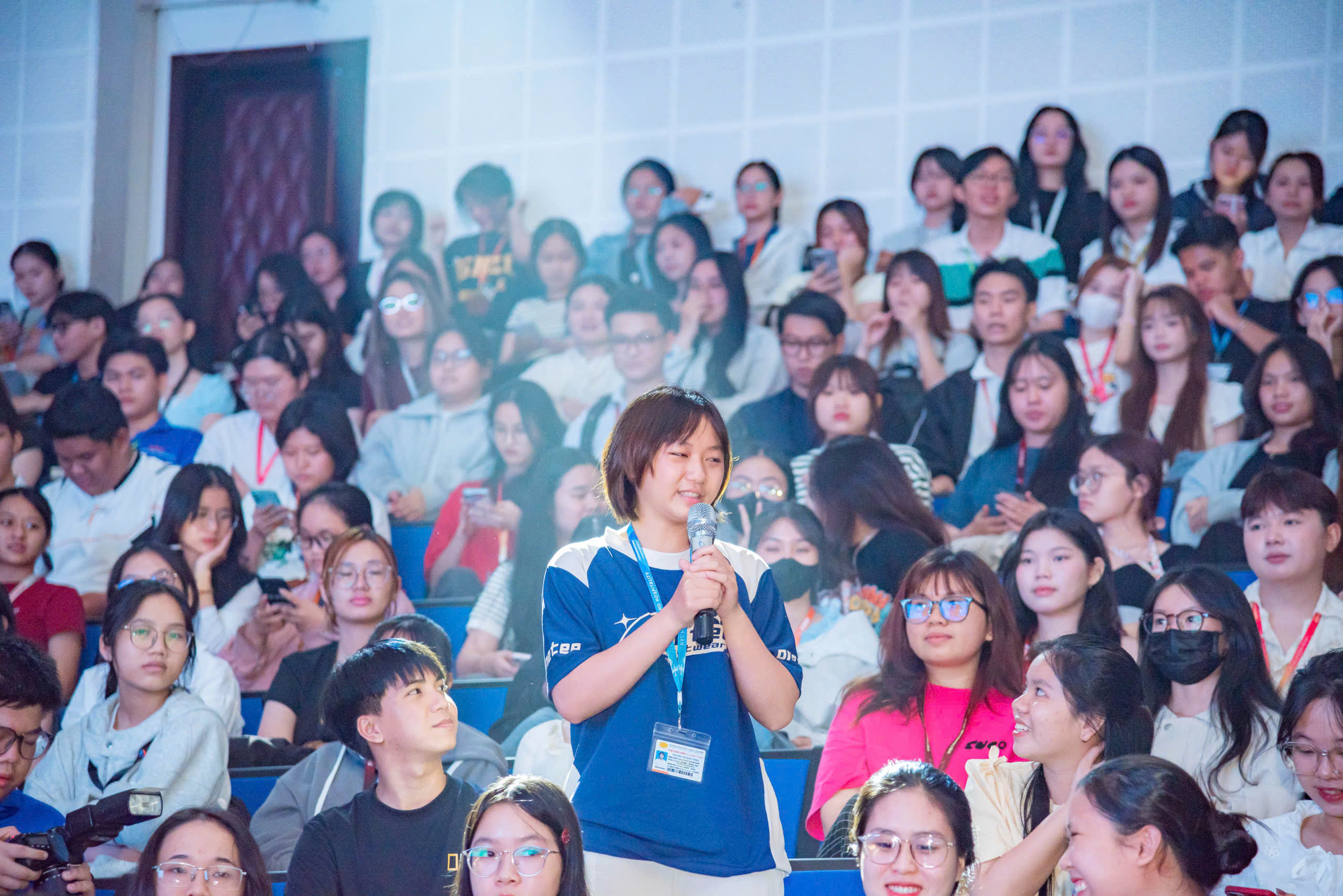 Sinh viên khoa Du lịch - Khách sạn HUFLIT gửi “Giai điệu Tri ân” đến “Những người lái đò thầm lặng”