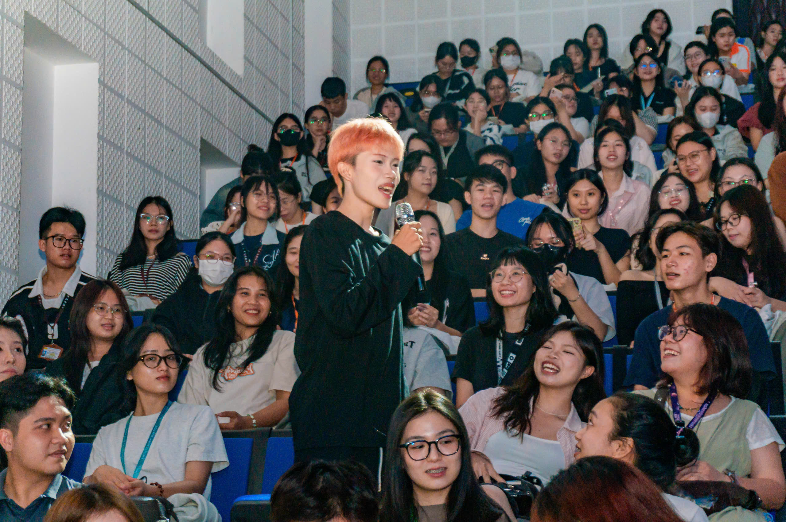 Sinh viên khoa Du lịch - Khách sạn HUFLIT gửi “Giai điệu Tri ân” đến “Những người lái đò thầm lặng”