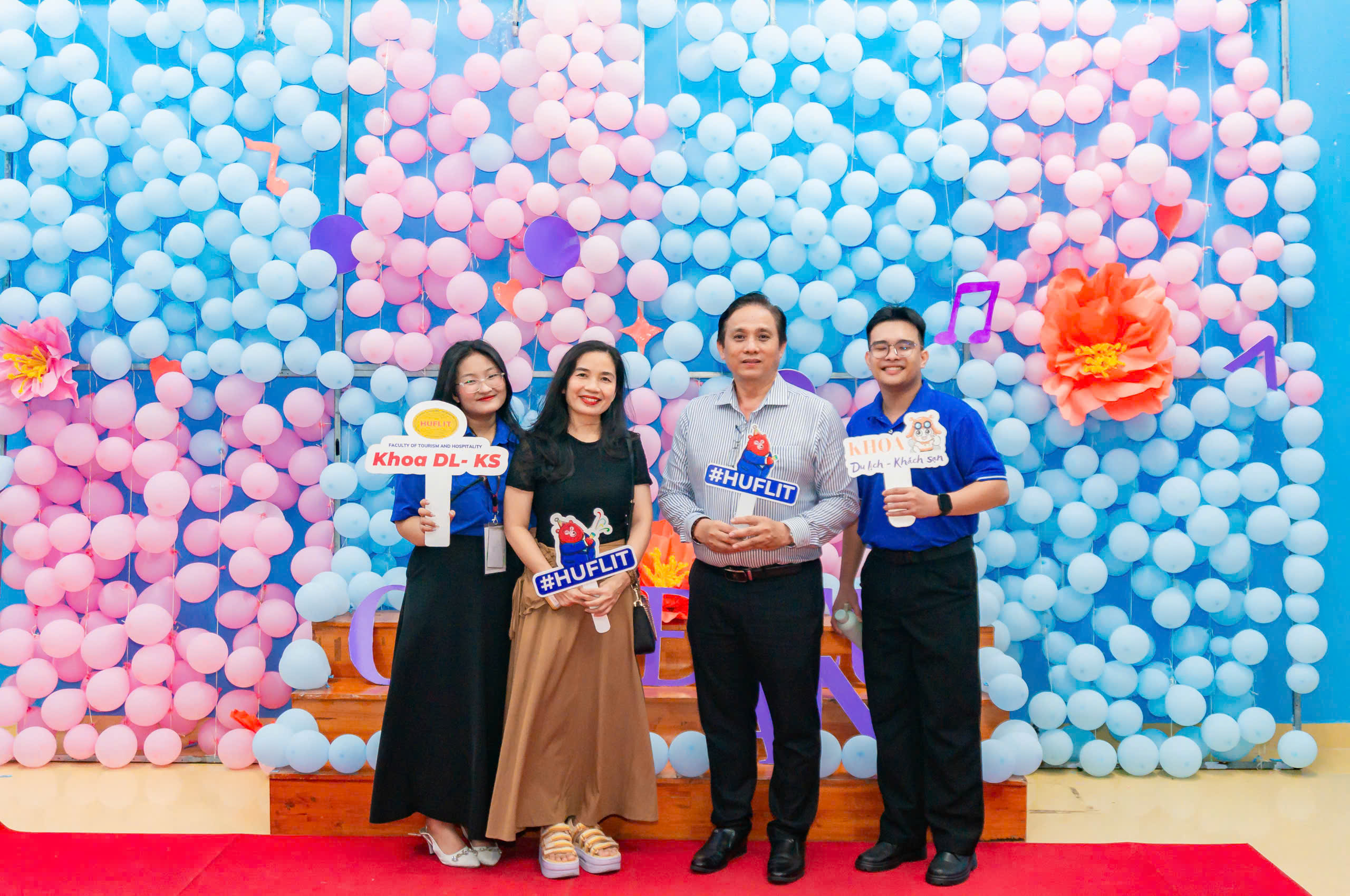 Sinh viên khoa Du lịch - Khách sạn HUFLIT gửi “Giai điệu Tri ân” đến “Những người lái đò thầm lặng”