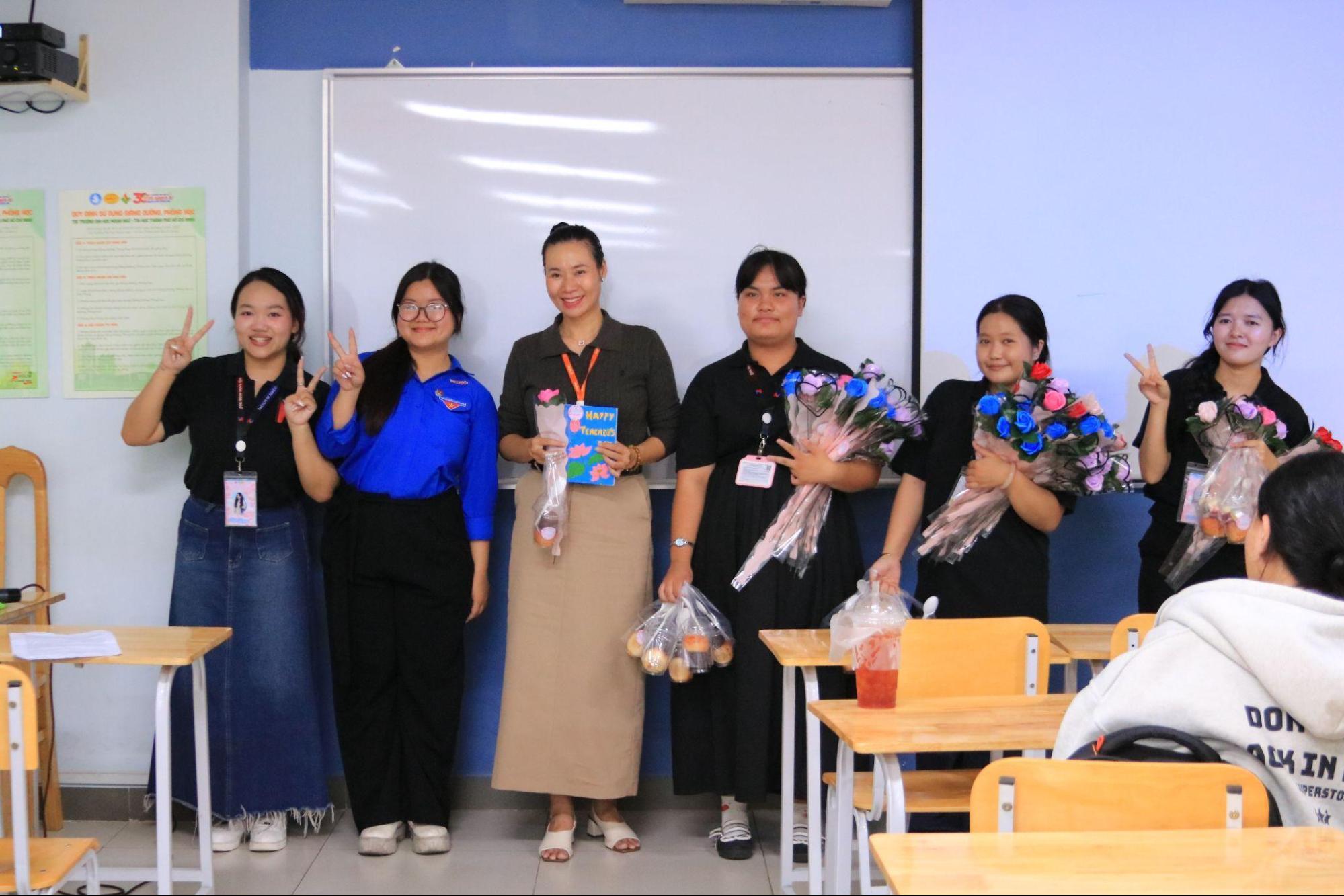 Khởi hành “Đoàn tàu yêu thương” gửi trao “Lời Tri Ân” nhân dịp Chào mừng Ngày Nhà giáo Việt Nam 20/11
