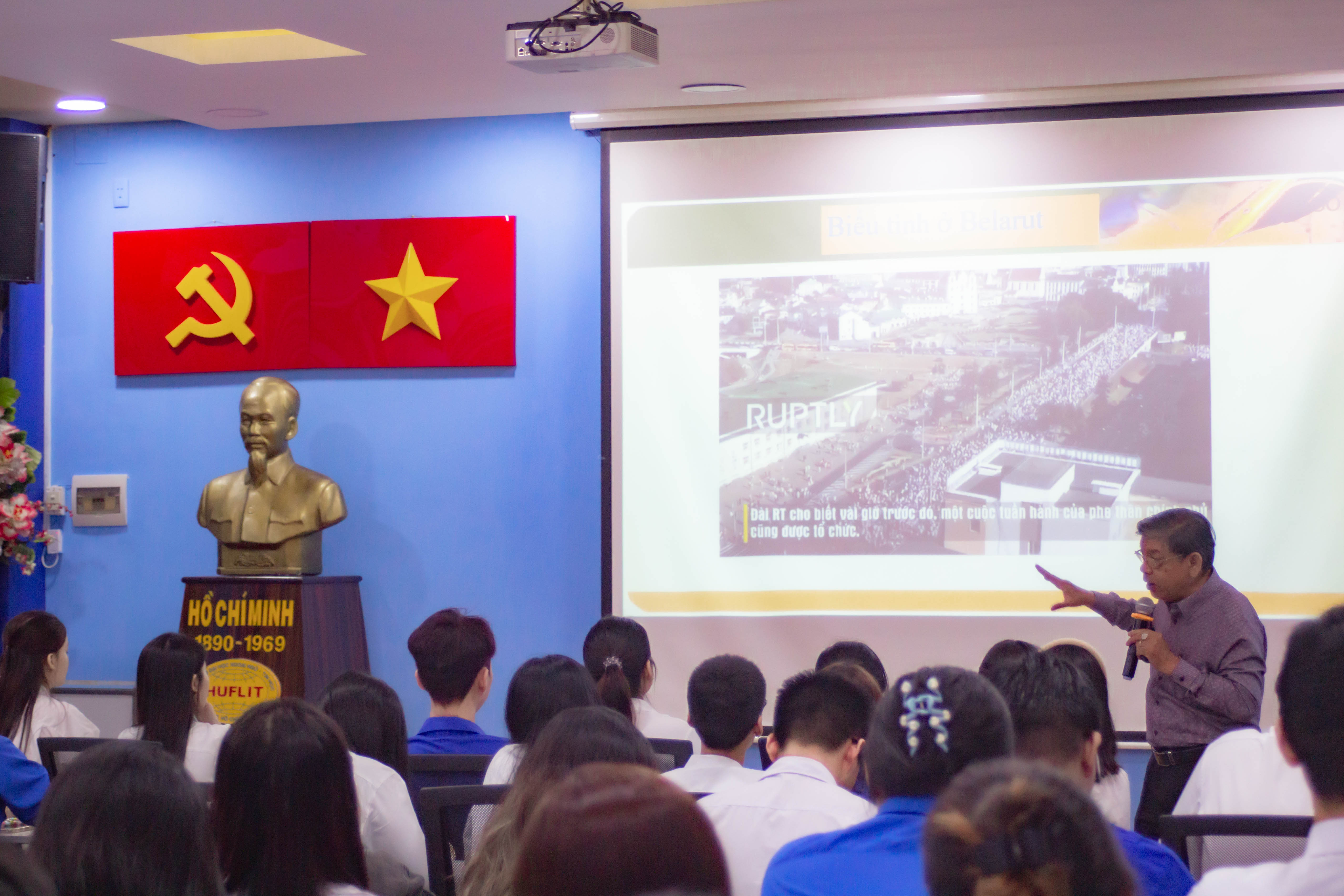 HUFLIT tiếp tục bồi dưỡng kỹ năng và giáo dục truyền thống cho đội ngũ cán bộ Đoàn – Hội các cấp