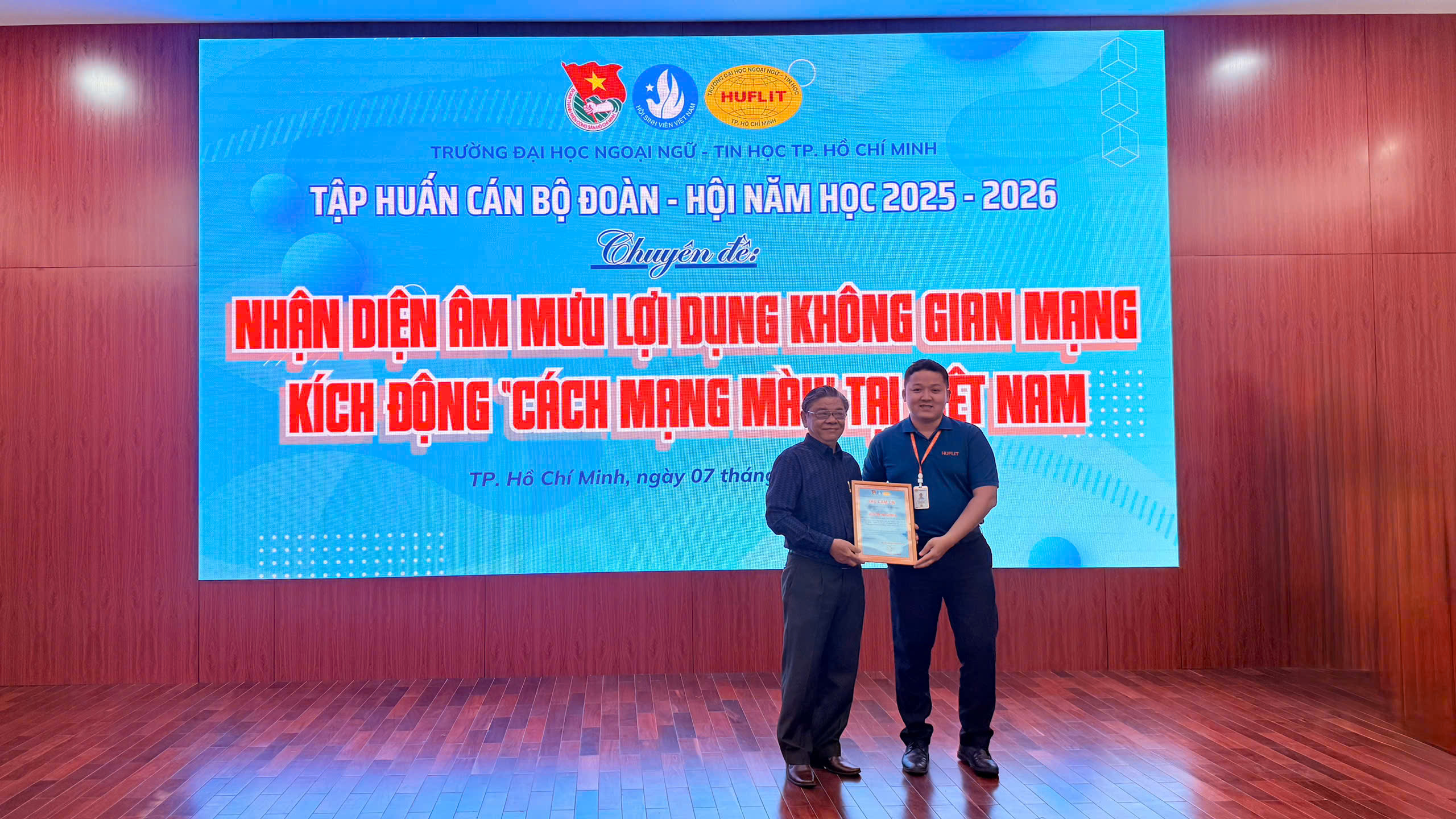 HUFLIT tiếp tục bồi dưỡng kỹ năng và giáo dục truyền thống cho đội ngũ cán bộ Đoàn – Hội các cấp