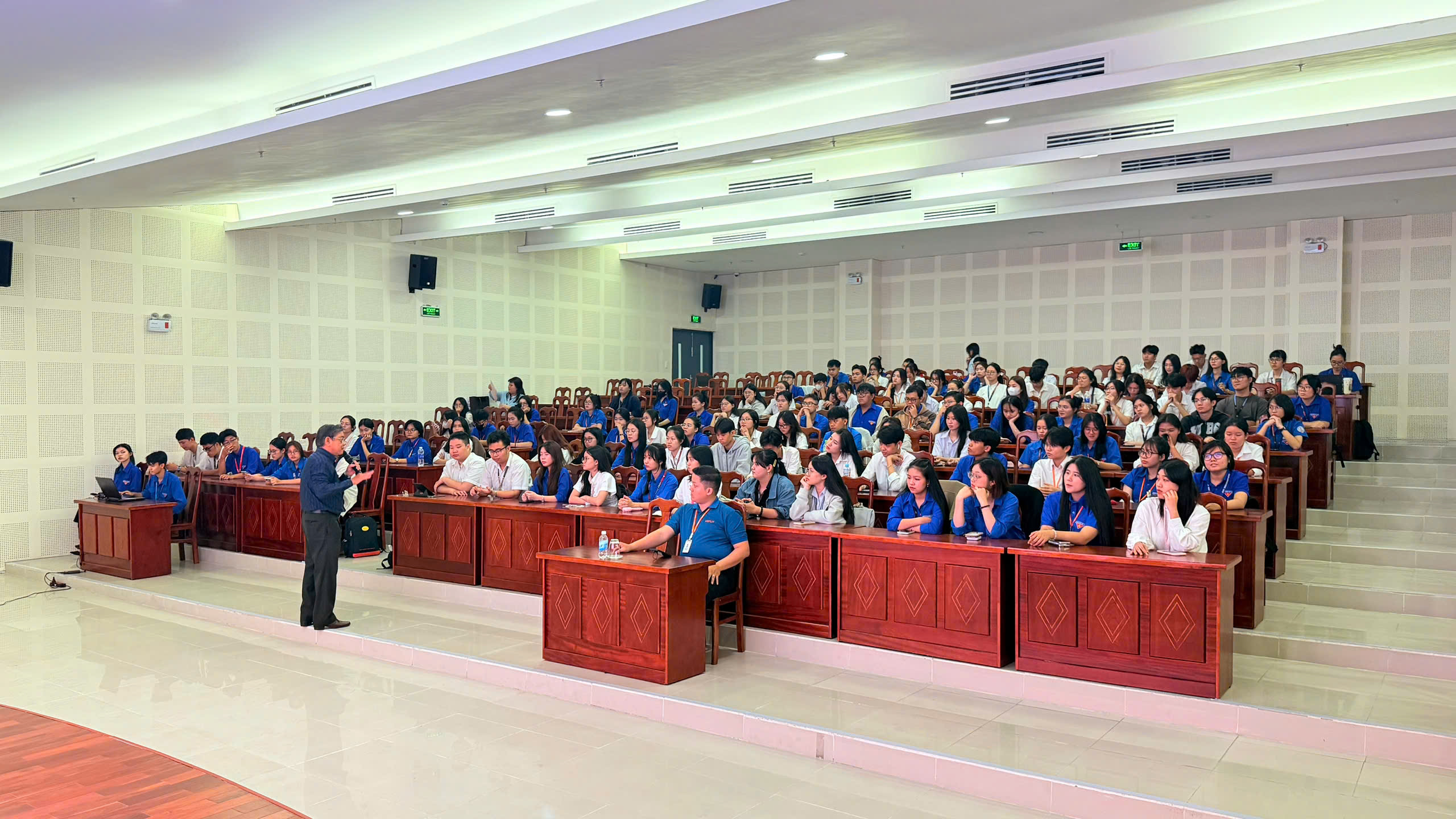 HUFLIT tiếp tục bồi dưỡng kỹ năng và giáo dục truyền thống cho đội ngũ cán bộ Đoàn – Hội các cấp