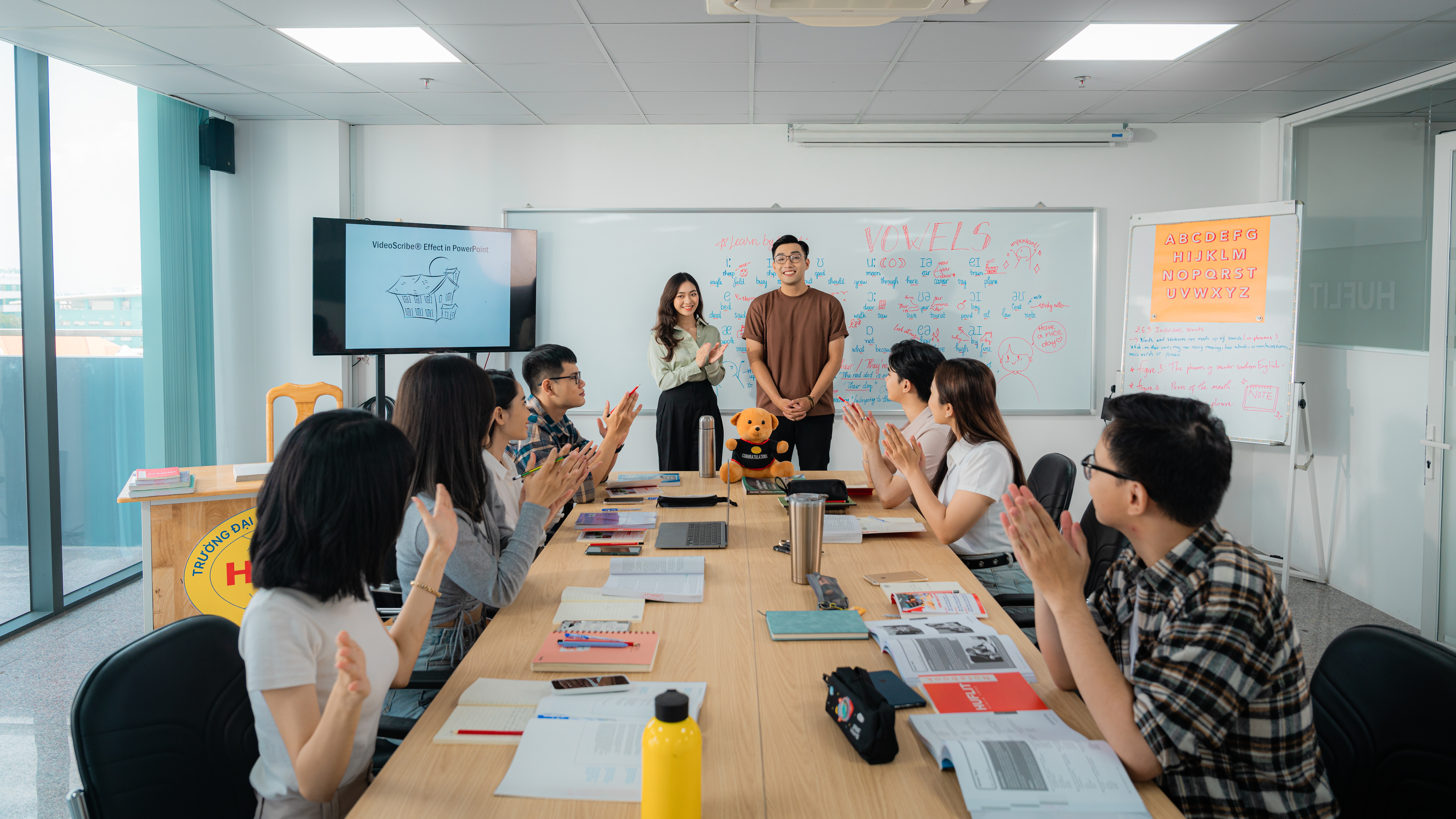 Ngôn ngữ Anh HUFLIT