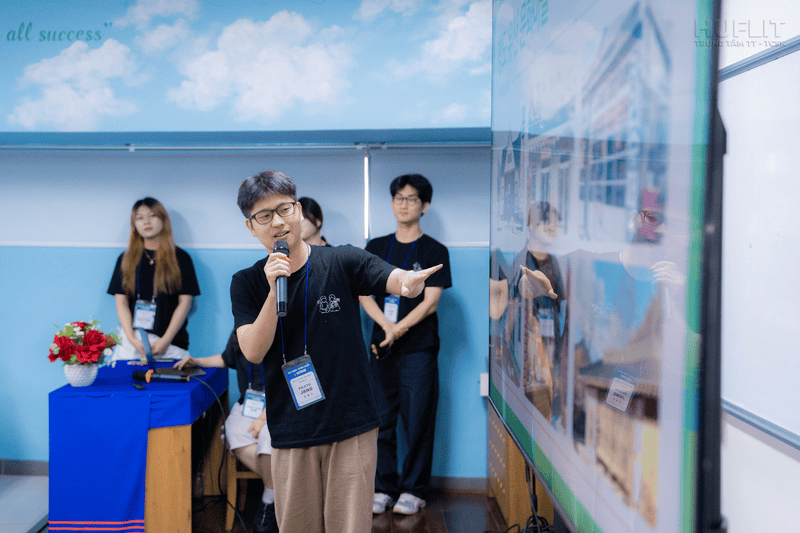 Học cao học tại HUFLIT