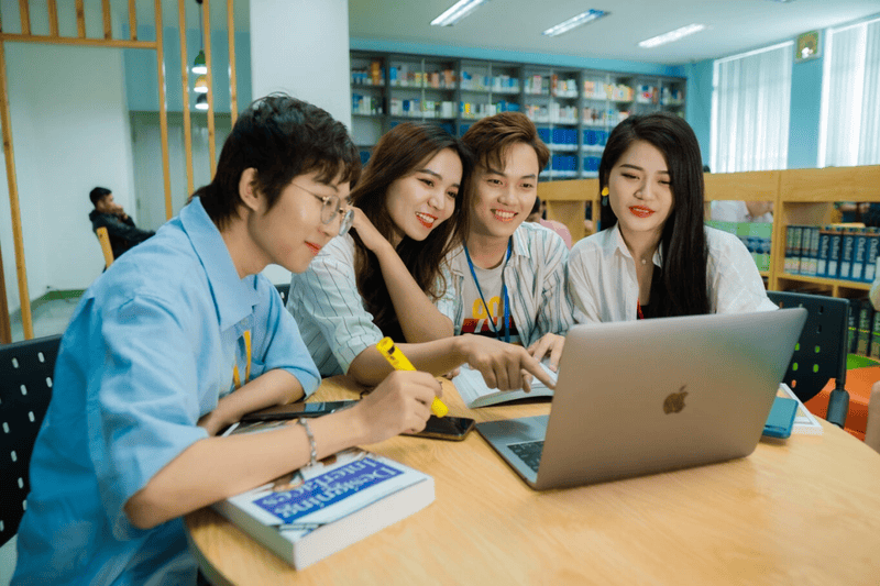 Chương trình học từ xa tại HUFLIT