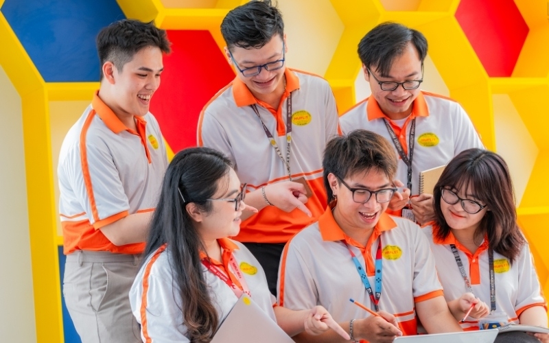 Học trường tư có dễ xin việc không