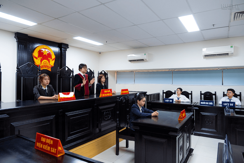 Sinh viên luật kinh tế