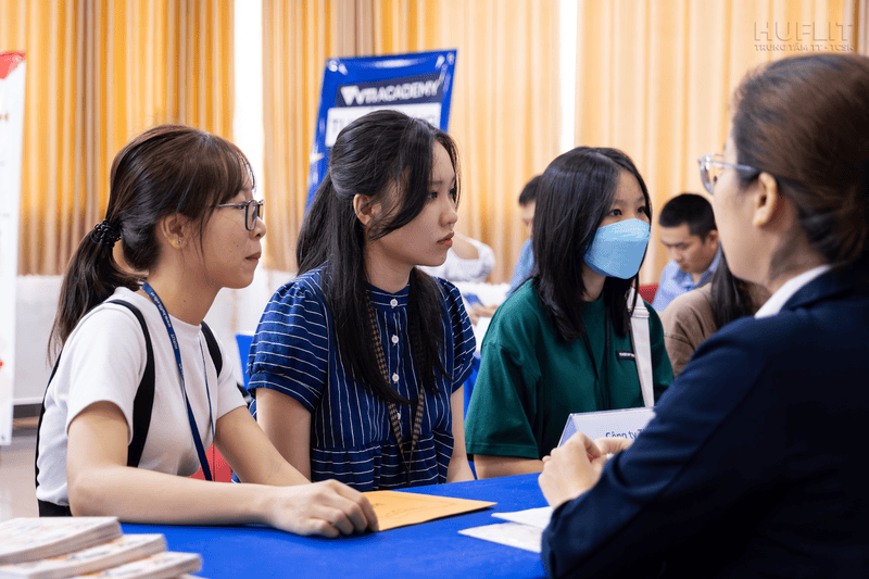 Cơ hội nghề nghiệp rộng mở tại HUFLIT