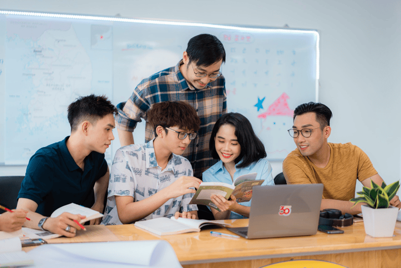 Học tiếng Anh hay tiếng Trung tùy theo mục tiêu
