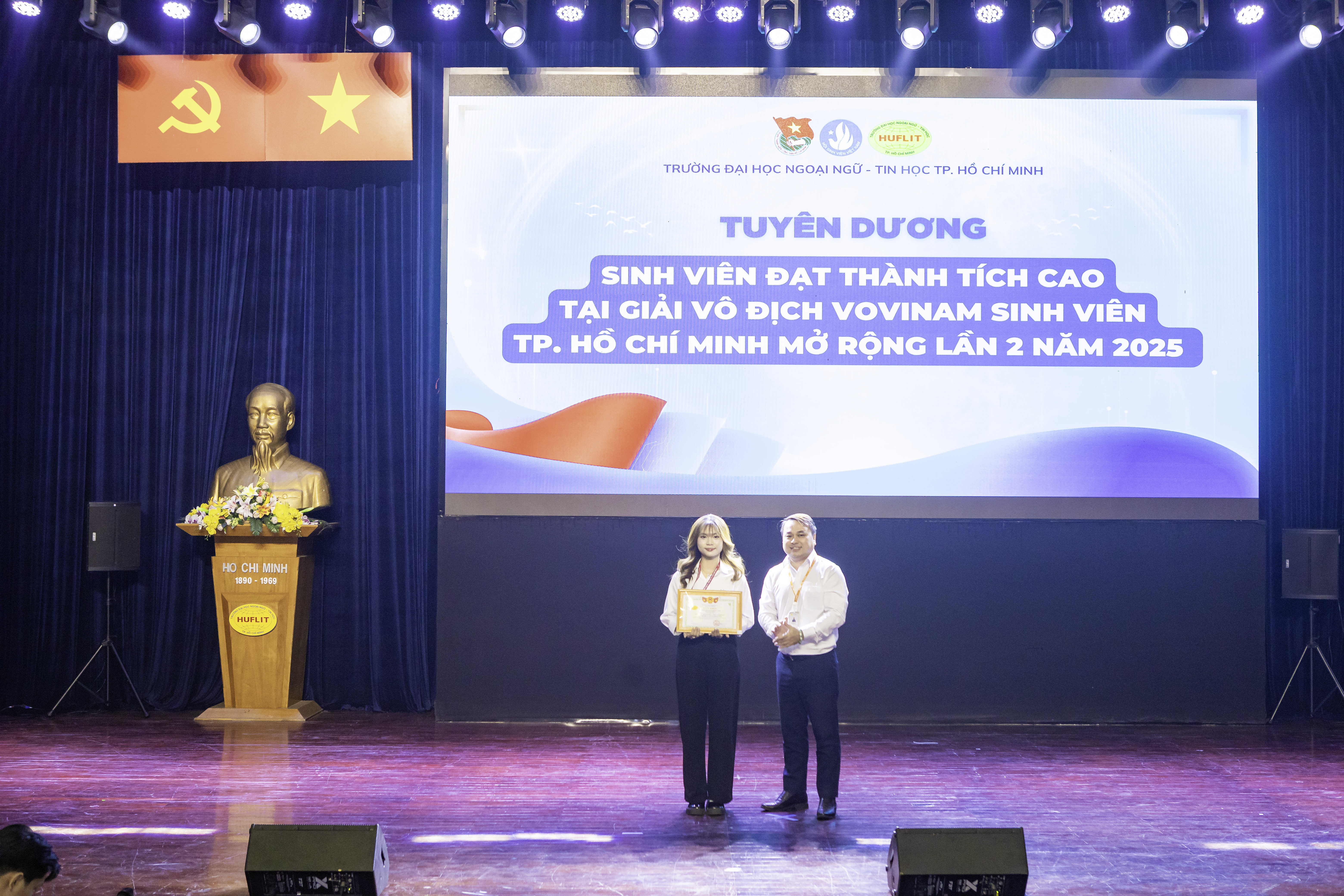 HUFLITers lan tỏa những giá trị tích cực và tinh thần cống hiến nhân dịp Kỷ niệm 76 năm Ngày truyền thống Học sinh, Sinh viên Việt Nam và Hội Sinh viên Việt Nam (09/01/1950 - 09/01/2026)