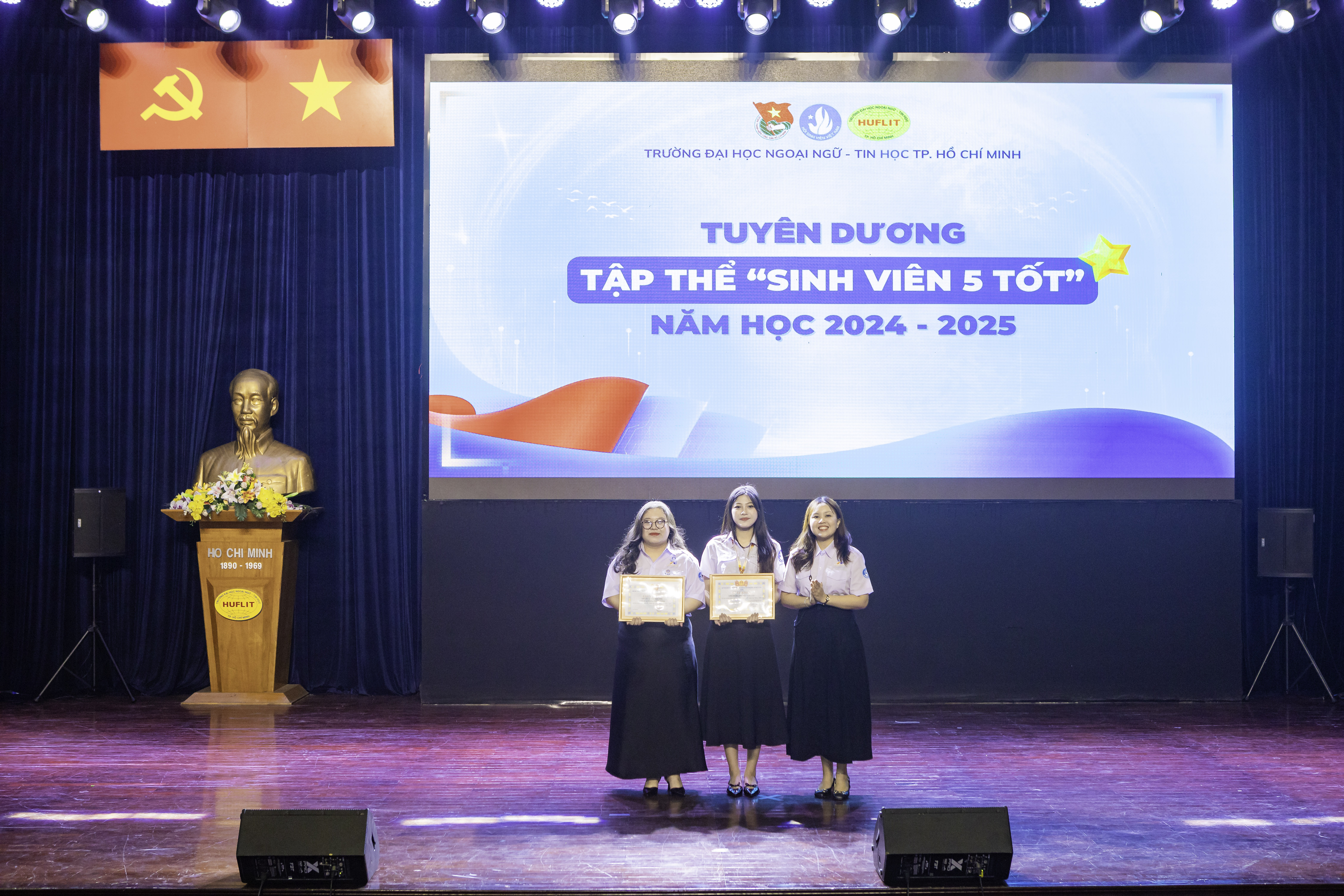 HUFLITers lan tỏa những giá trị tích cực và tinh thần cống hiến nhân dịp Kỷ niệm 76 năm Ngày truyền thống Học sinh, Sinh viên Việt Nam và Hội Sinh viên Việt Nam (09/01/1950 - 09/01/2026)