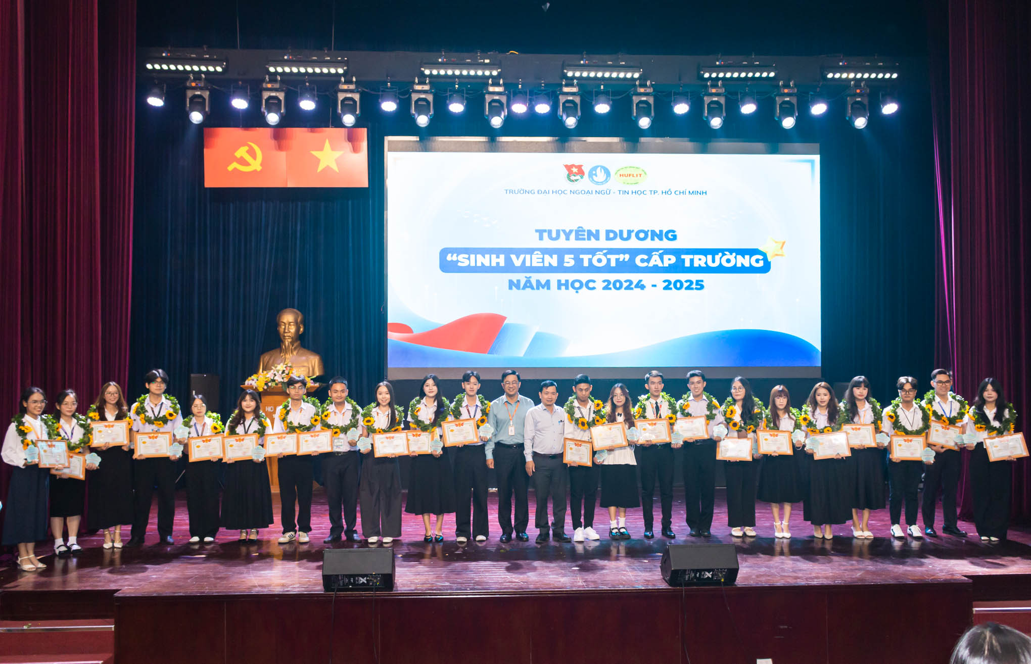 HUFLITers lan tỏa những giá trị tích cực và tinh thần cống hiến nhân dịp Kỷ niệm 76 năm Ngày truyền thống Học sinh, Sinh viên Việt Nam và Hội Sinh viên Việt Nam (09/01/1950 - 09/01/2026)