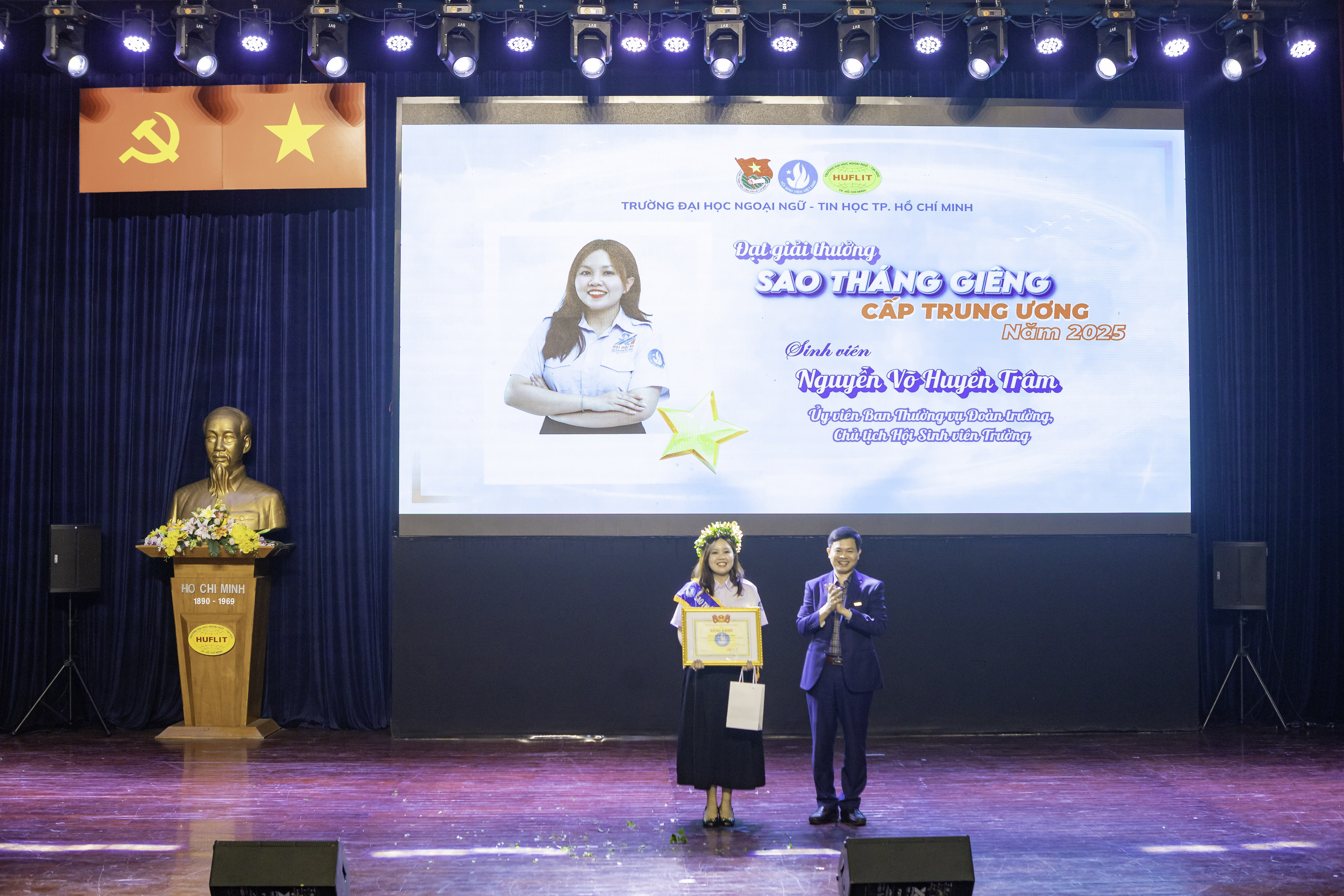 HUFLITers lan tỏa những giá trị tích cực và tinh thần cống hiến nhân dịp Kỷ niệm 76 năm Ngày truyền thống Học sinh, Sinh viên Việt Nam và Hội Sinh viên Việt Nam (09/01/1950 - 09/01/2026)