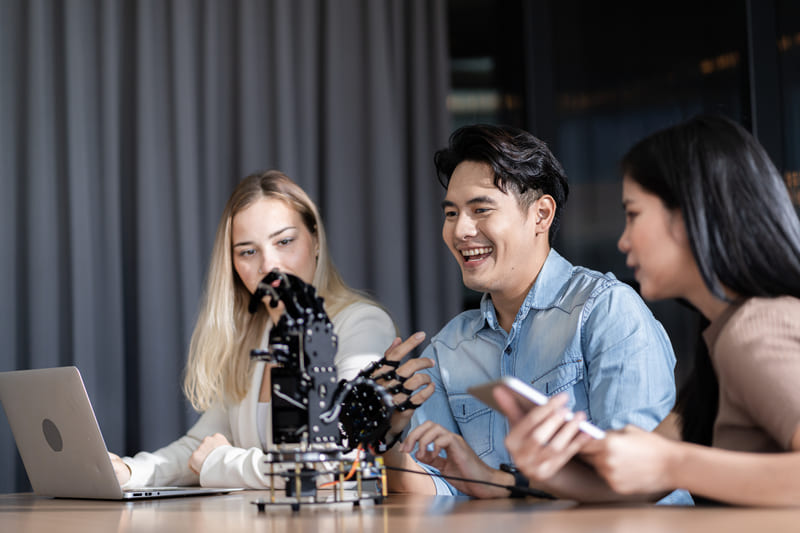 ky-thuat-phan-mem-ra-truong-lam-gi-5