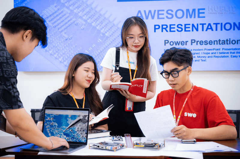 HUFLIT tạo lợi thế cạnh tranh cho sinh viên