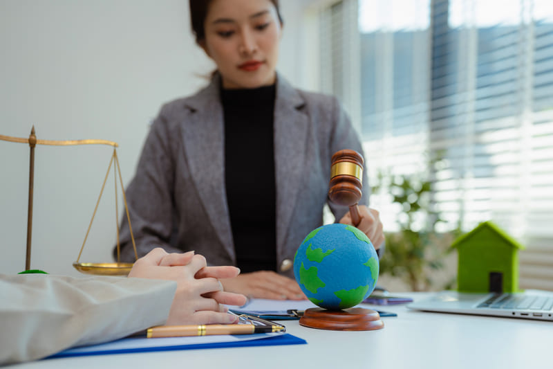 luat-va-luat-kinh-te-cai-nao-kho-hon-2