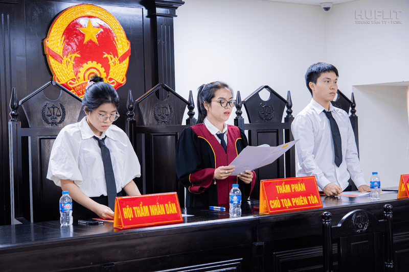 mức lương ngành luật kinh tế