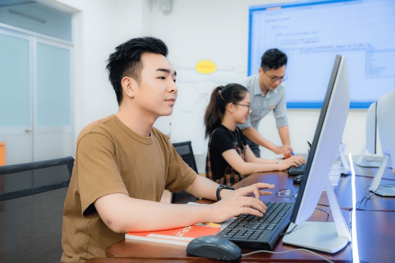 HUFLIT áp dụng phương pháp học qua dự án