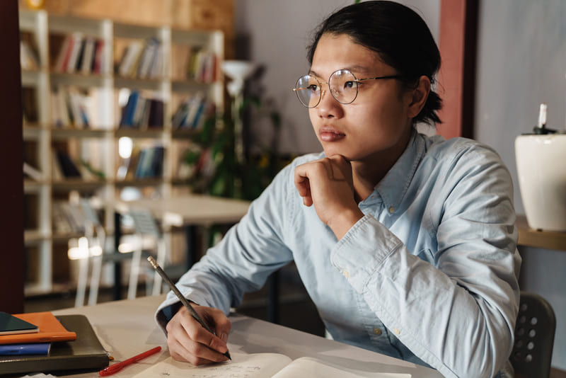 những khó khăn của sinh viên năm nhất