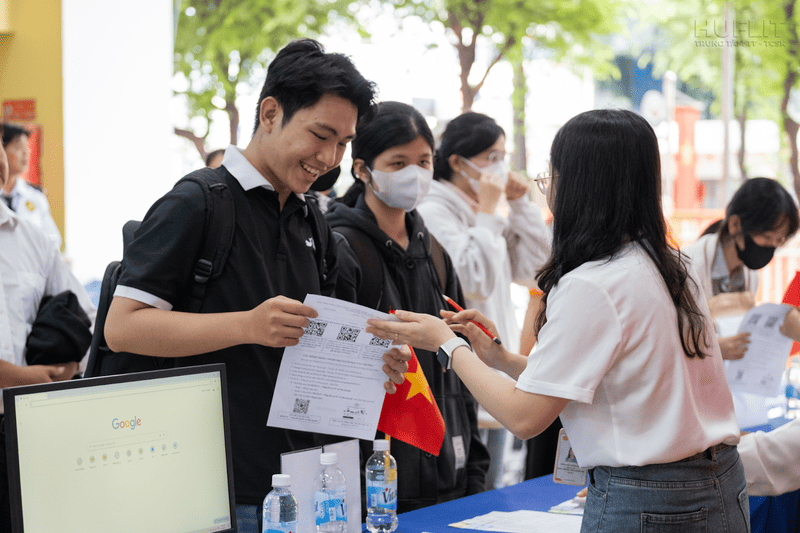 TOEIC phù hợp với sinh viên và người đi làm định hướng tiếng Anh giao tiếp