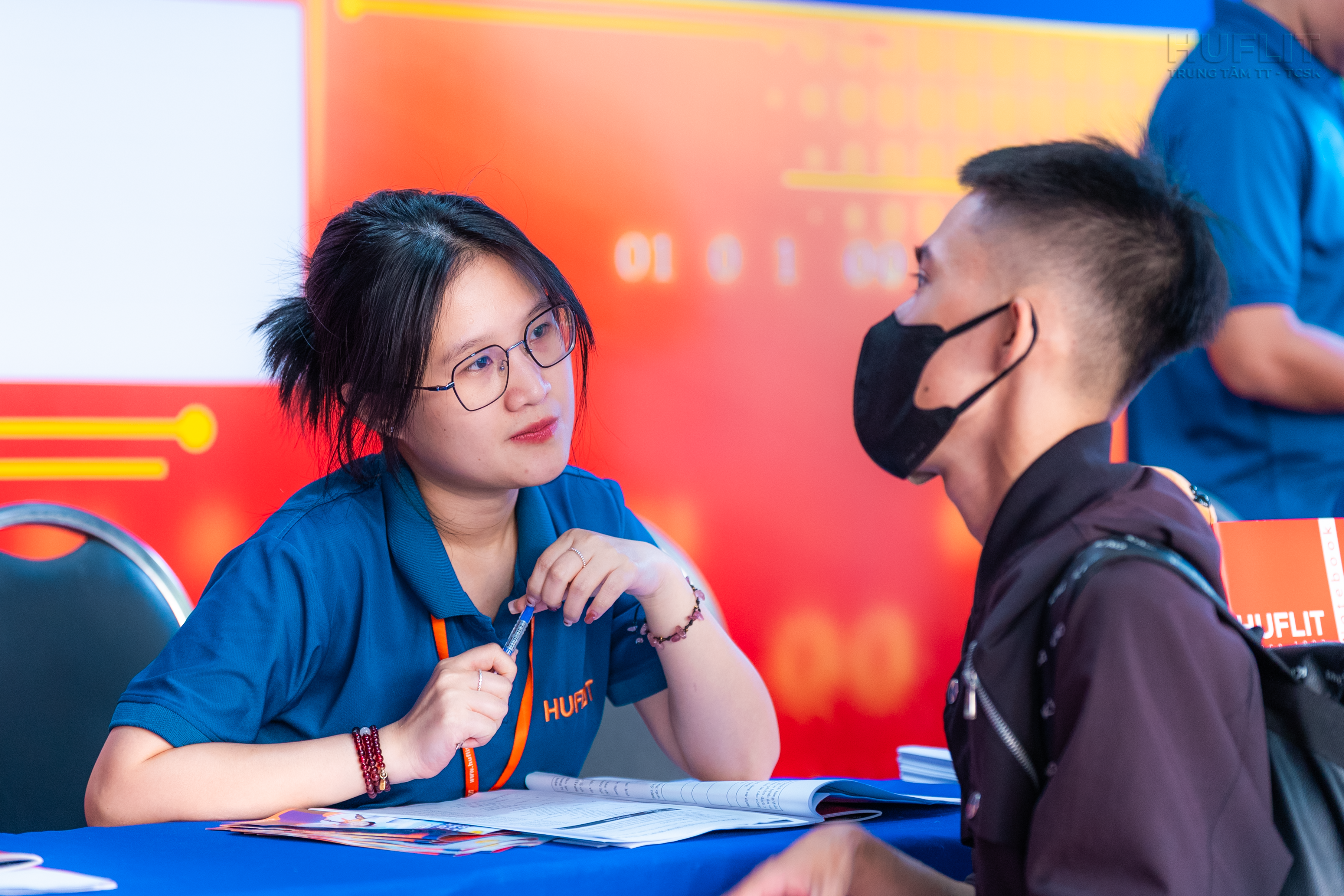 HUFLIT tư vấn tuyển sinh