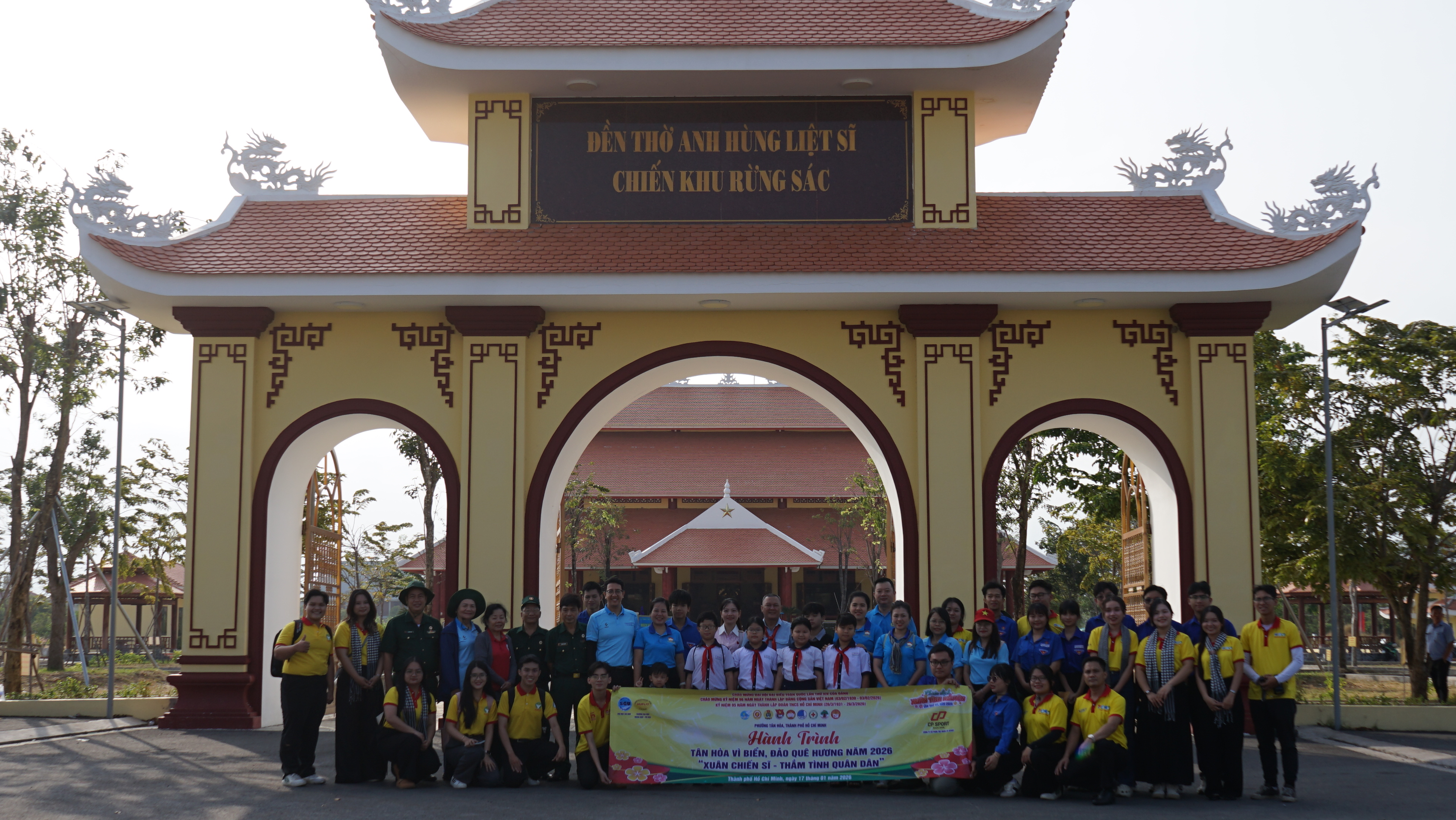 Chiến dịch Xuân tình nguyện HUFLIT 2026 - Dấu ấn trách nhiệm và tinh thần cống hiến của tuổi trẻ