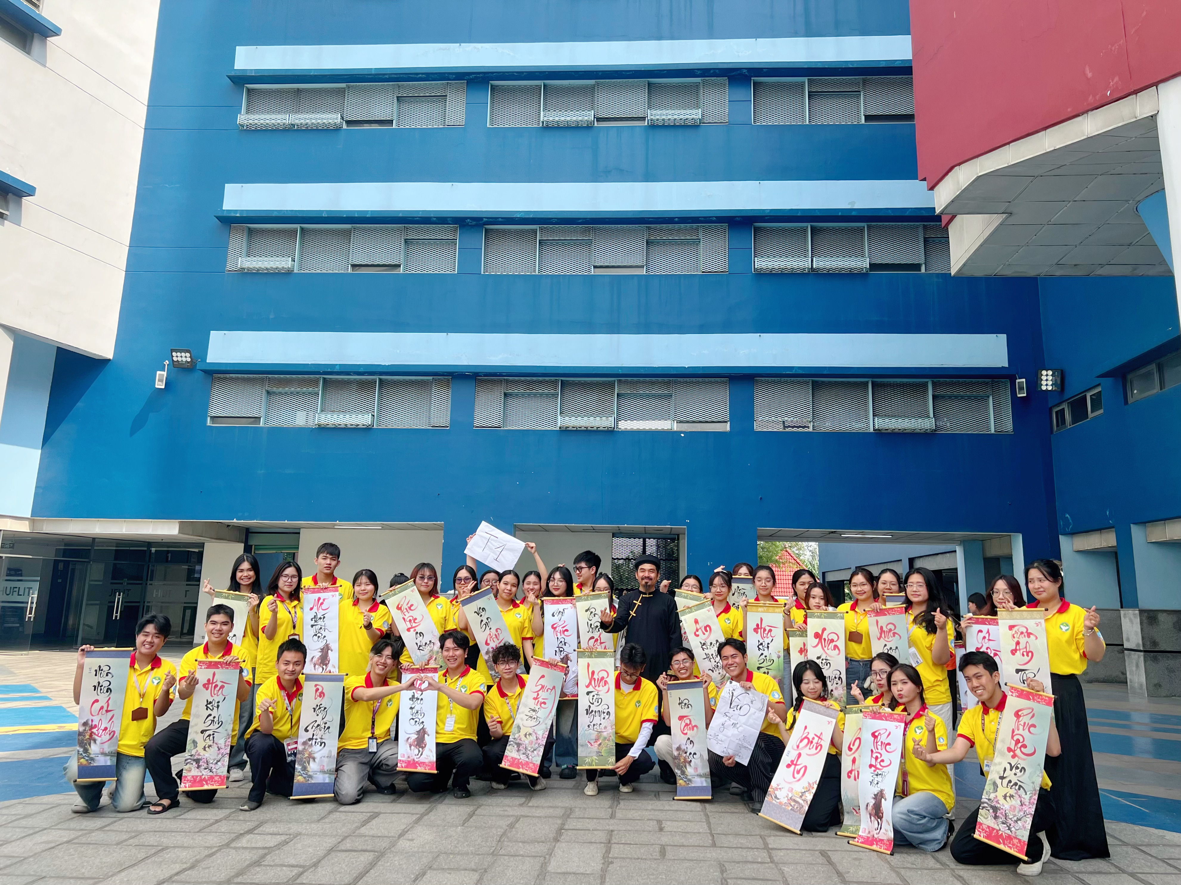 Chiến dịch Xuân tình nguyện HUFLIT 2026 - Dấu ấn trách nhiệm và tinh thần cống hiến của tuổi trẻ