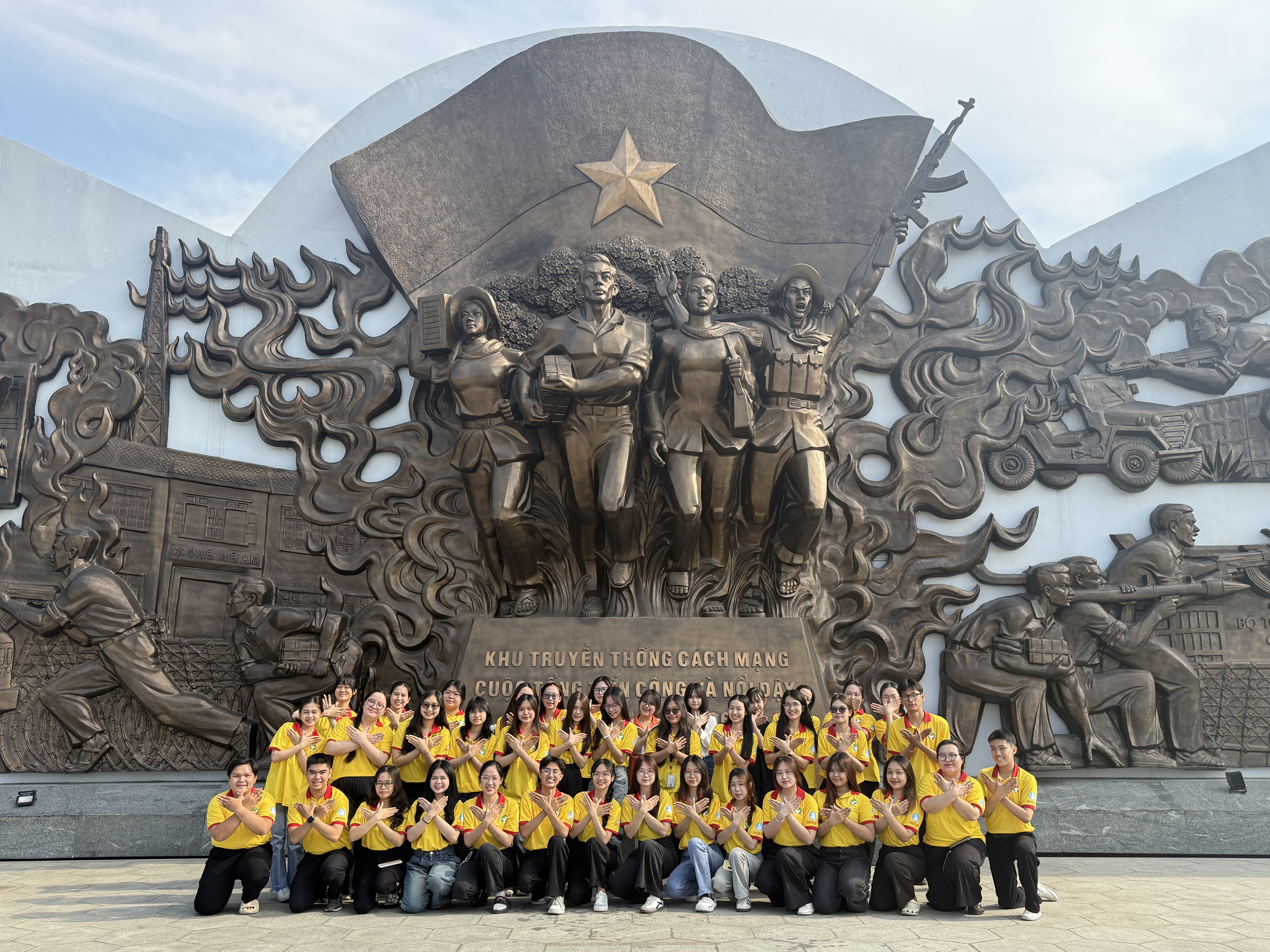 Chiến dịch Xuân tình nguyện HUFLIT 2026 - Dấu ấn trách nhiệm và tinh thần cống hiến của tuổi trẻ