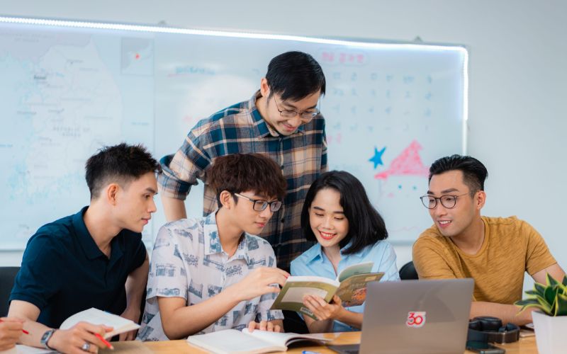 Đội ngũ giảng viên tại HUFLIT có kinh nghiệm và giảng dạy có tâm