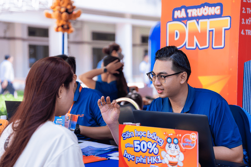 Sinh viên chuyển ngành trong cùng nhóm