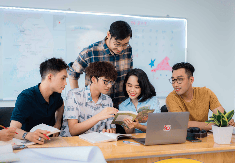 chuyên viên đối ngoại