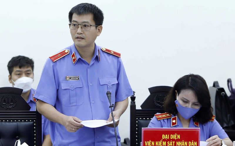 cong-to-vien-va-luat-su-ai-lon-hon-3