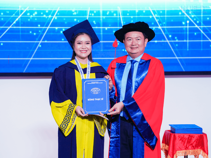 Điều kiện về văn bằng đại học