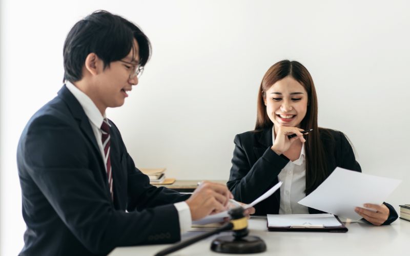 Giảng viên Luật thường được yêu cầu có 1–2 năm kinh nghiệm thực tiễn