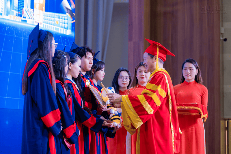 Học lại môn không ảnh hưởng đến giá trị bằng tốt nghiệp