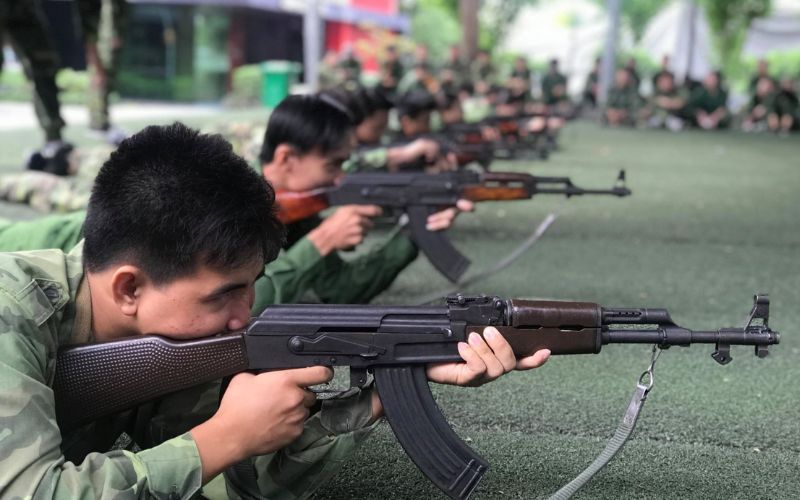 tạm hoãn học quân sự