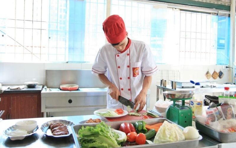 Nghề đầu bếp đào tạo kỹ năng chế biến món ăn, quản lý bếp