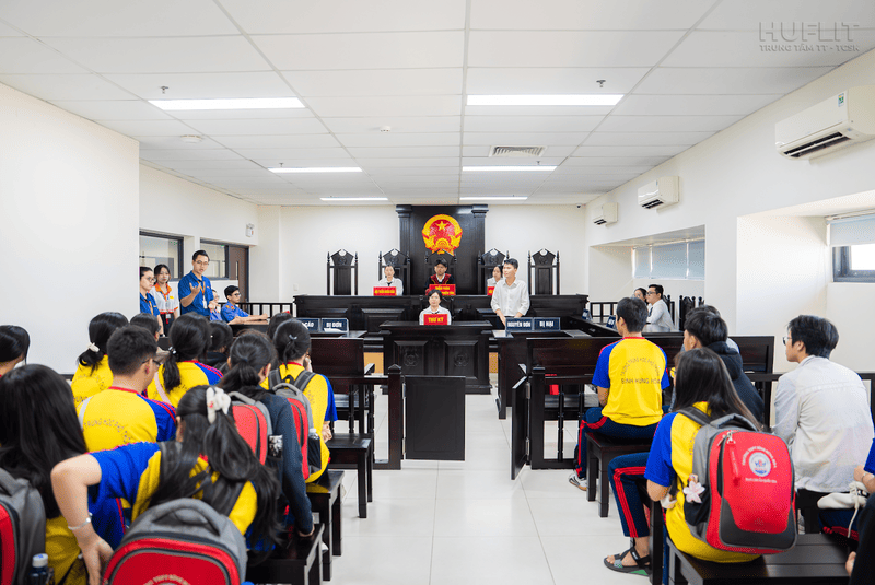 Chương trình Luật kinh tế tại HUFLIT