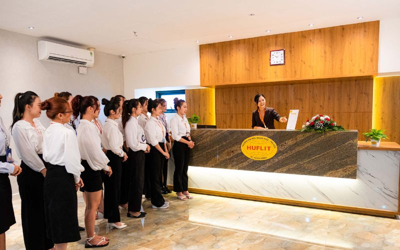 Nhân viên điều hành tour đảm nhận nhiều công việc quan trọng