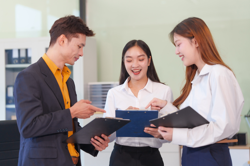 nhân viên kinh doanh tiếng anh
